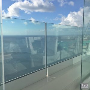 guarda-corpo-totalmente-de-vidro-residencial-tg-2